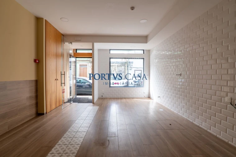 Loja para Arrendamento em Cedofeita, Santo Ildefonso, Sé, Miragaia, São Nicolau e Vitória Foto 1