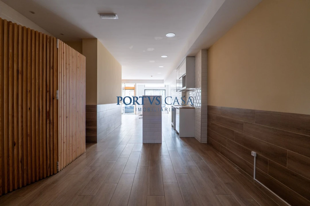 Loja para Arrendamento em Cedofeita, Santo Ildefonso, Sé, Miragaia, São Nicolau e Vitória Foto 2