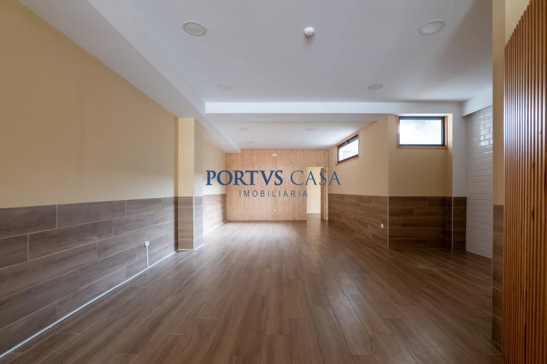 Loja para Arrendamento em Cedofeita, Santo Ildefonso, Sé, Miragaia, São Nicolau e Vitória Foto 21