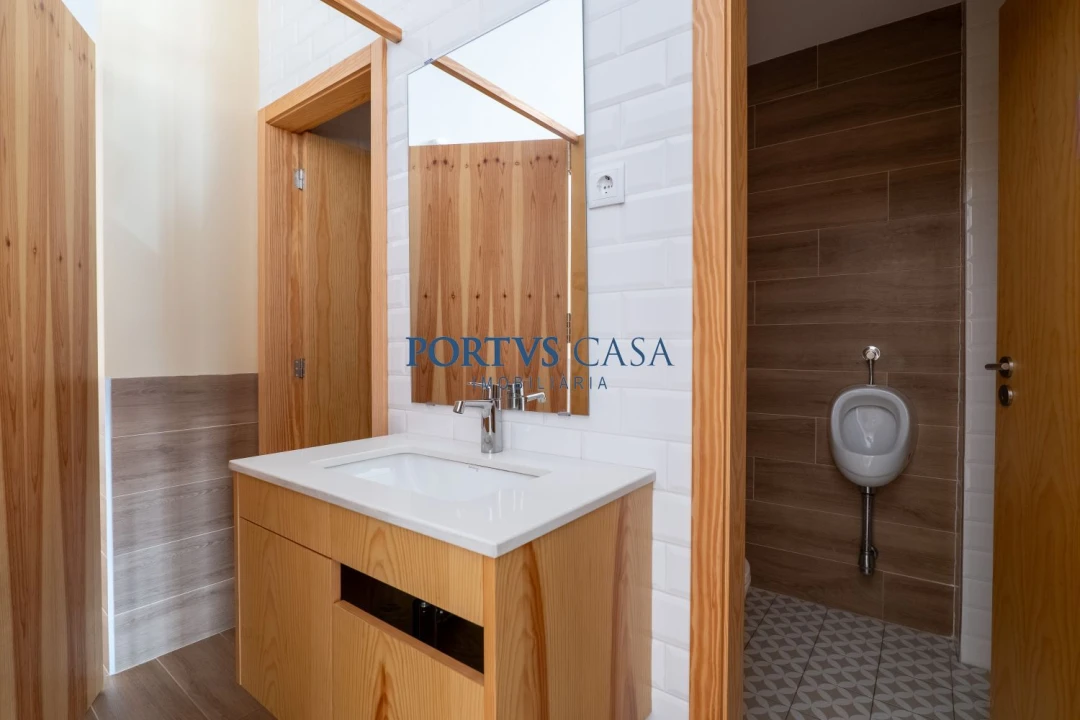 Loja para Arrendamento em Cedofeita, Santo Ildefonso, Sé, Miragaia, São Nicolau e Vitória Foto 4