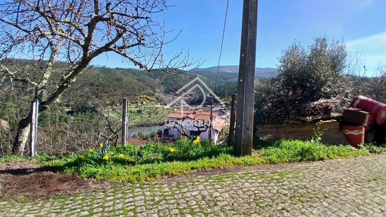 Moradia T4 para Venda em Cambas Foto 5