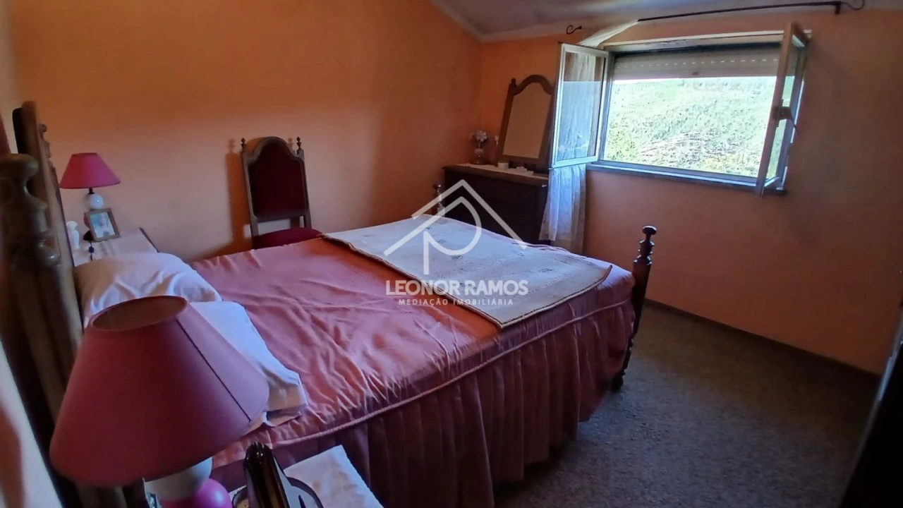 Moradia T4 para Venda em Cambas Foto 38