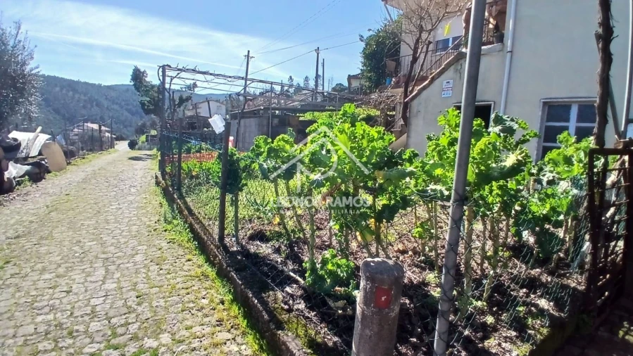 Moradia T4 para Venda em Cambas Foto 7