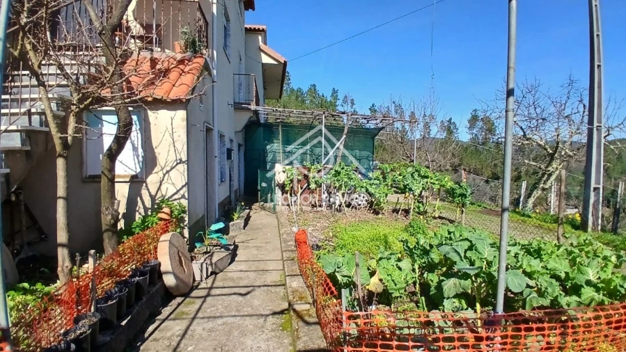 Moradia T4 para Venda em Cambas Foto 12