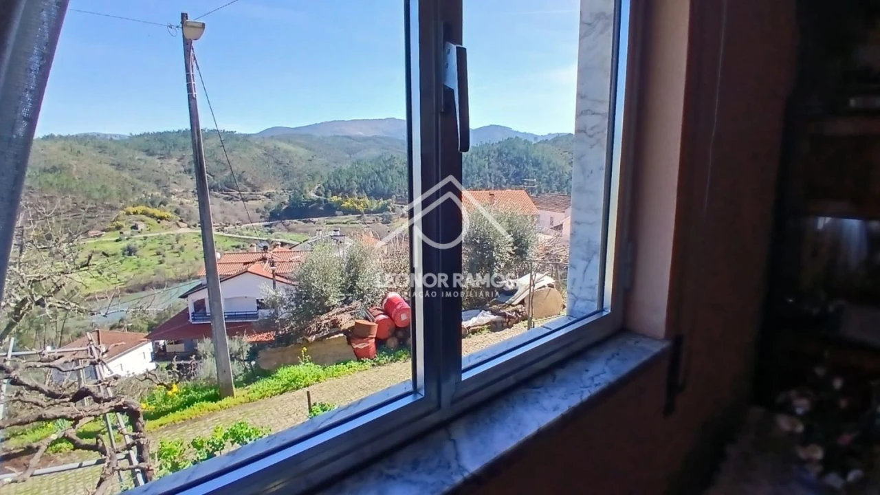 Moradia T4 para Venda em Cambas Foto 33