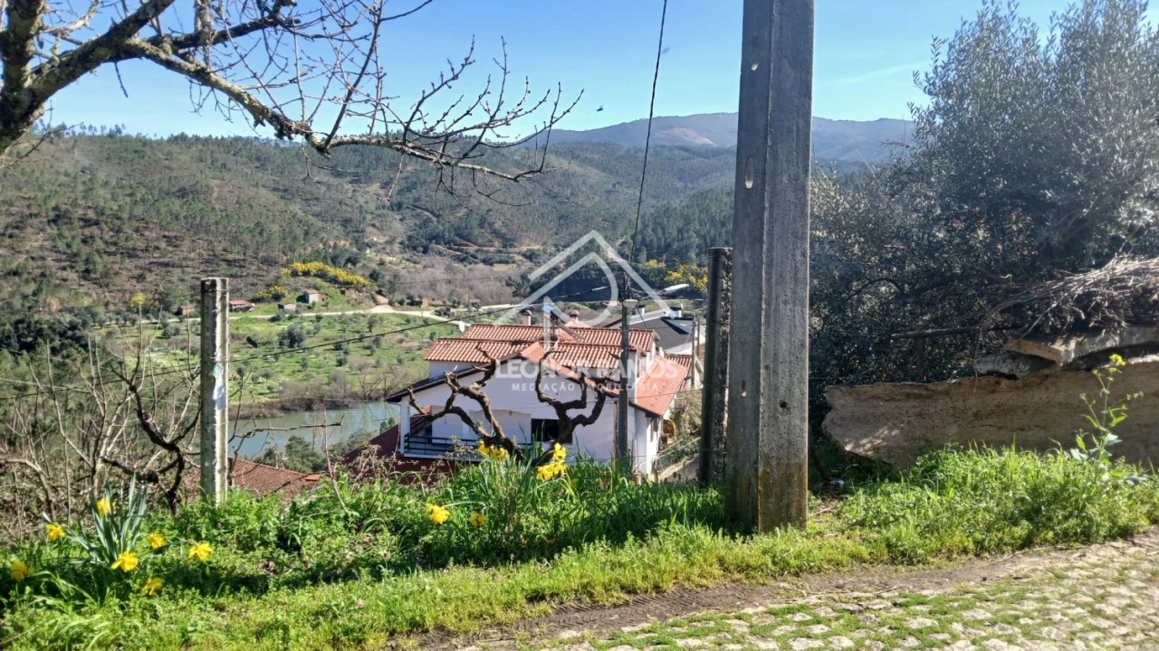 Moradia T4 para Venda em Cambas Foto 9