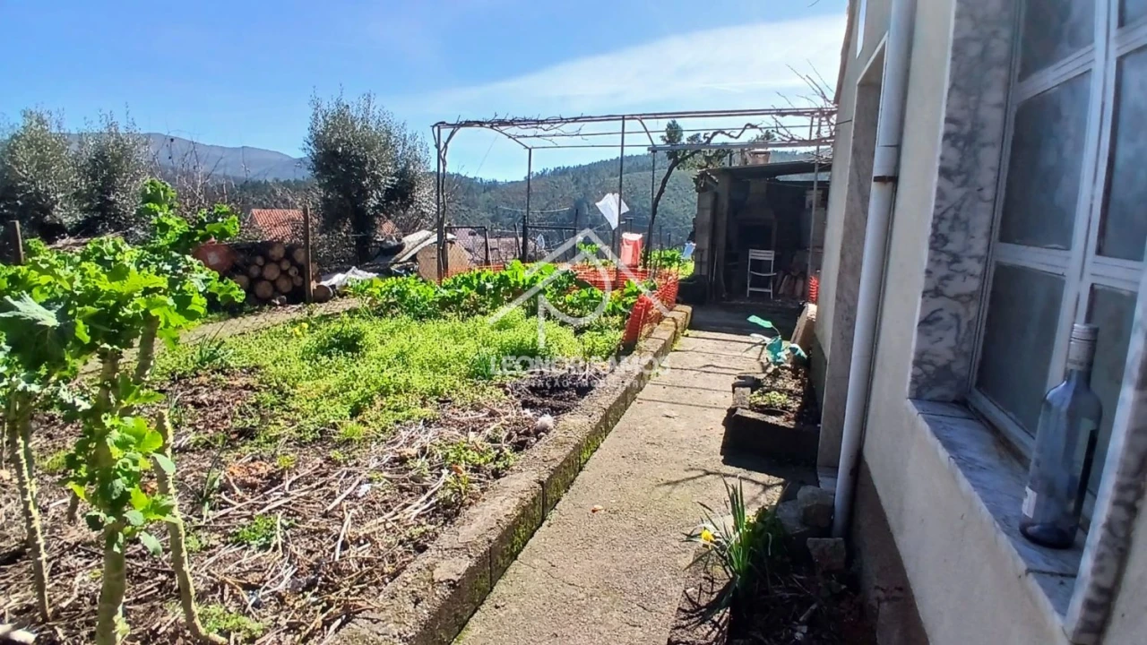 Moradia T4 para Venda em Cambas Foto 8