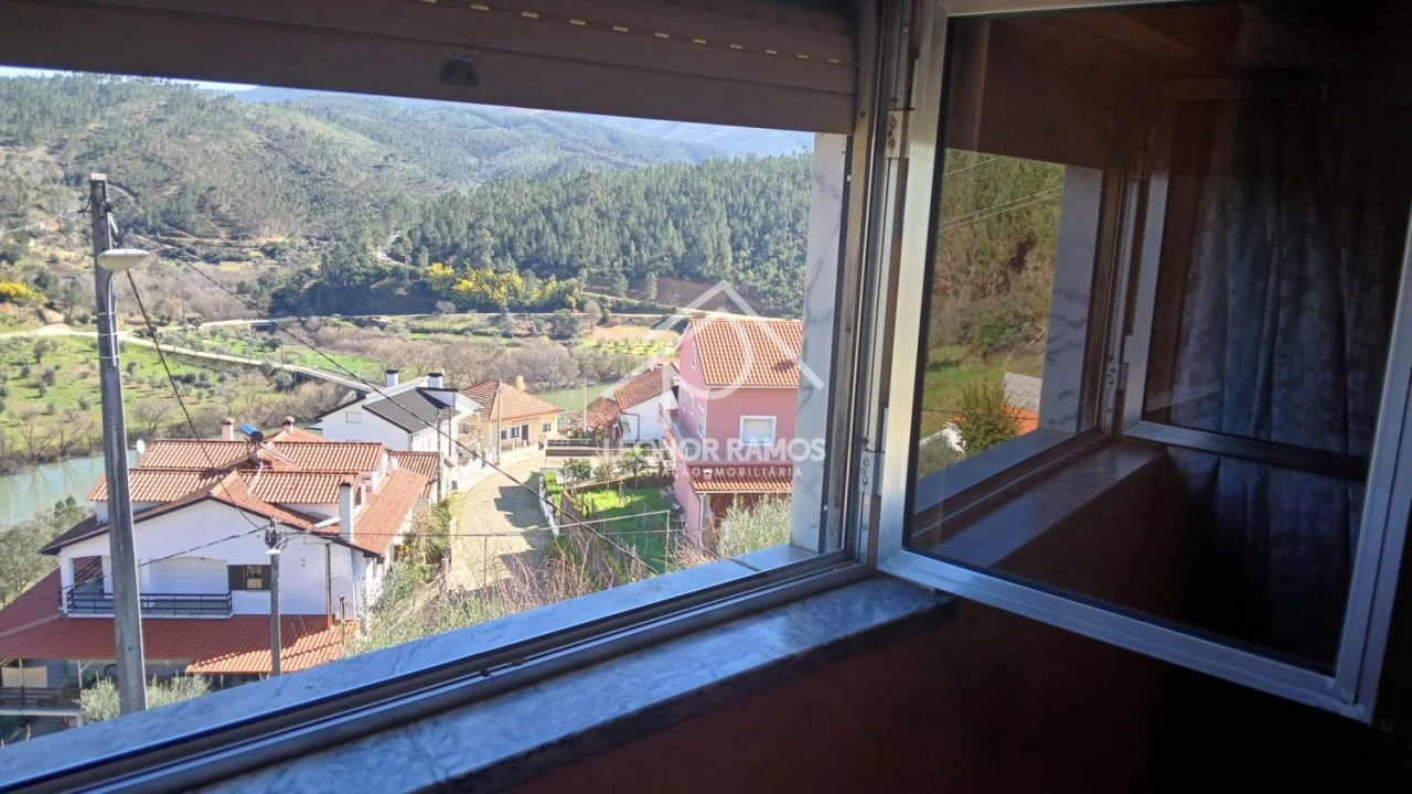 Moradia T4 para Venda em Cambas Foto 35