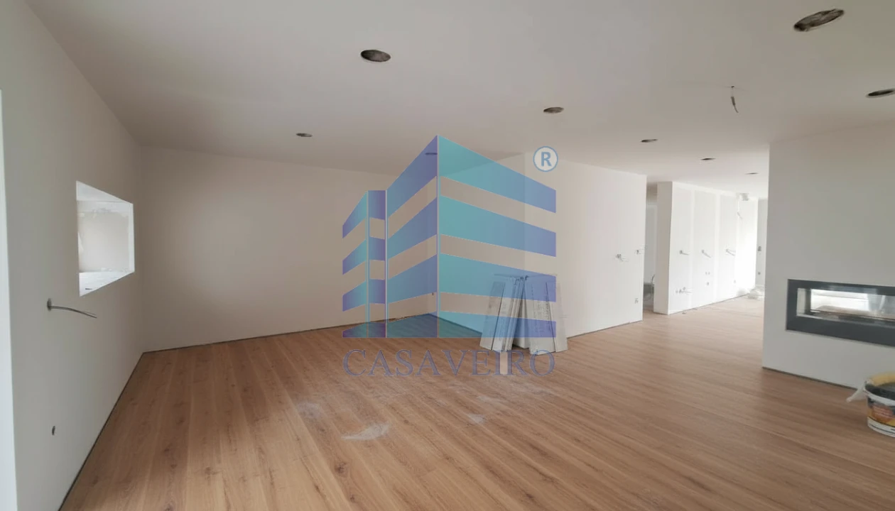 Moradia T4 para Venda em Oliveirinha Foto 3