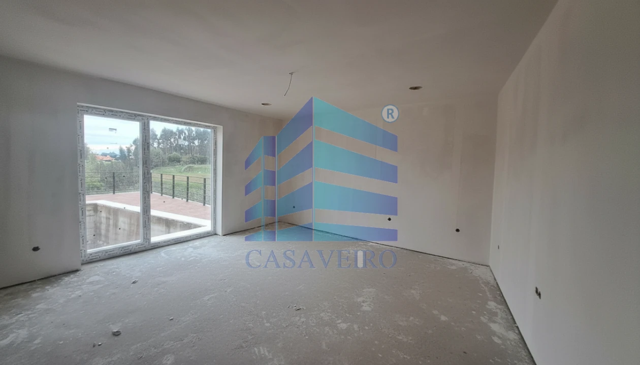 Moradia T4 para Venda em Oliveirinha Foto 6