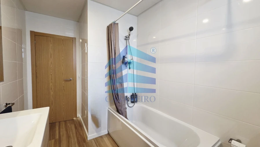 Apartamento T2 para Venda em Eixo e Eirol Foto 7