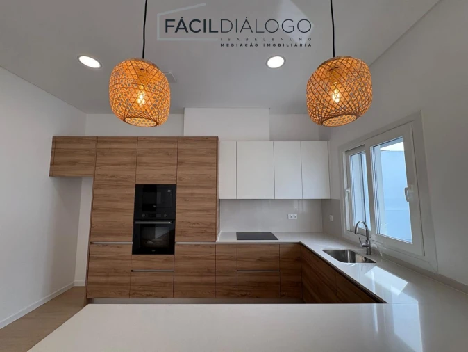 Moradia T4 para Venda em Fernao Ferro Foto 3