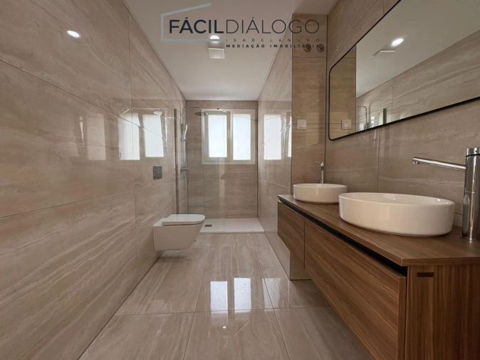 Moradia T4 para Venda em Fernao Ferro Foto 13