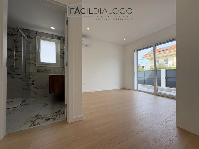 Moradia T4 para Venda em Fernao Ferro Foto 16