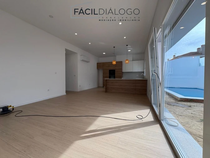 Moradia T4 para Venda em Fernao Ferro Foto 6