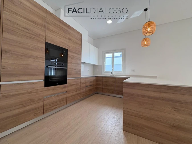 Moradia T4 para Venda em Fernao Ferro Foto 4