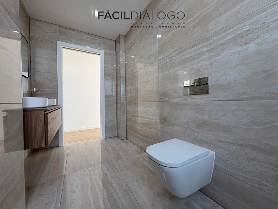 Moradia T4 para Venda em Fernao Ferro Foto 15