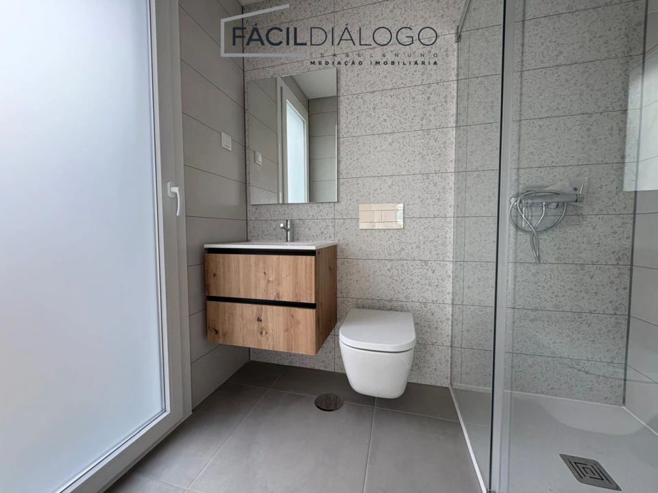 Moradia T4 para Venda em Fernao Ferro Foto 9