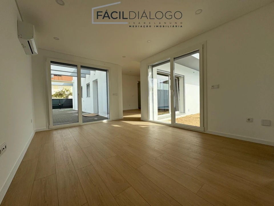 Moradia T4 para Venda em Fernao Ferro Foto 11