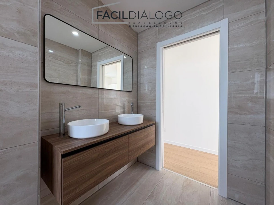 Moradia T4 para Venda em Fernao Ferro Foto 14