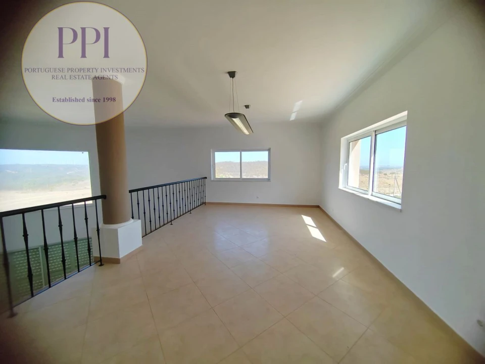 Moradia T4 para Venda em Budens Foto 14