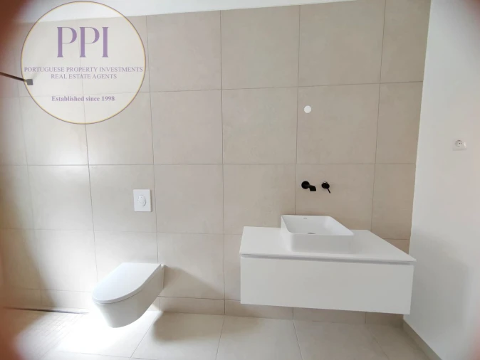 Moradia T4 para Venda em Budens Foto 19