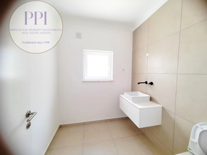 Moradia T4 para Venda em Budens Foto 7