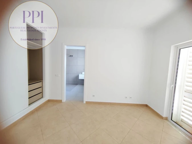 Moradia T4 para Venda em Budens Foto 15