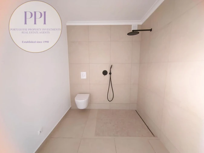 Moradia T4 para Venda em Budens Foto 27