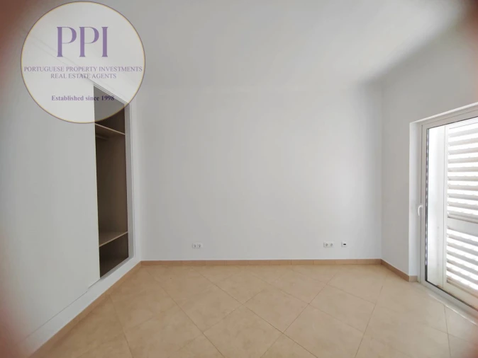 Moradia T4 para Venda em Budens Foto 18