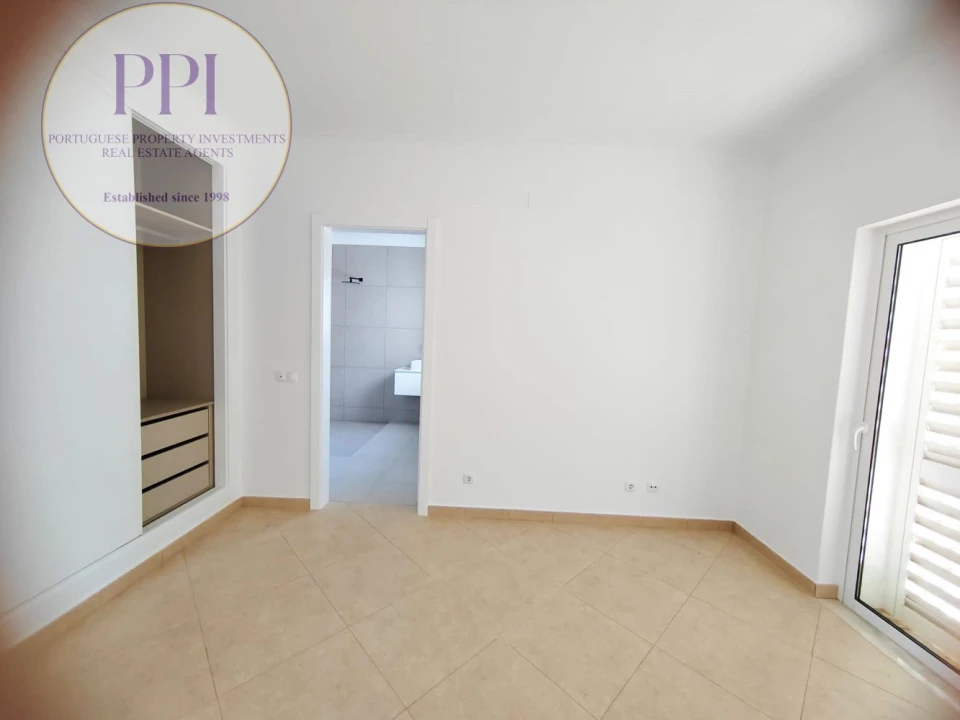 Moradia T4 para Venda em Budens Foto 15