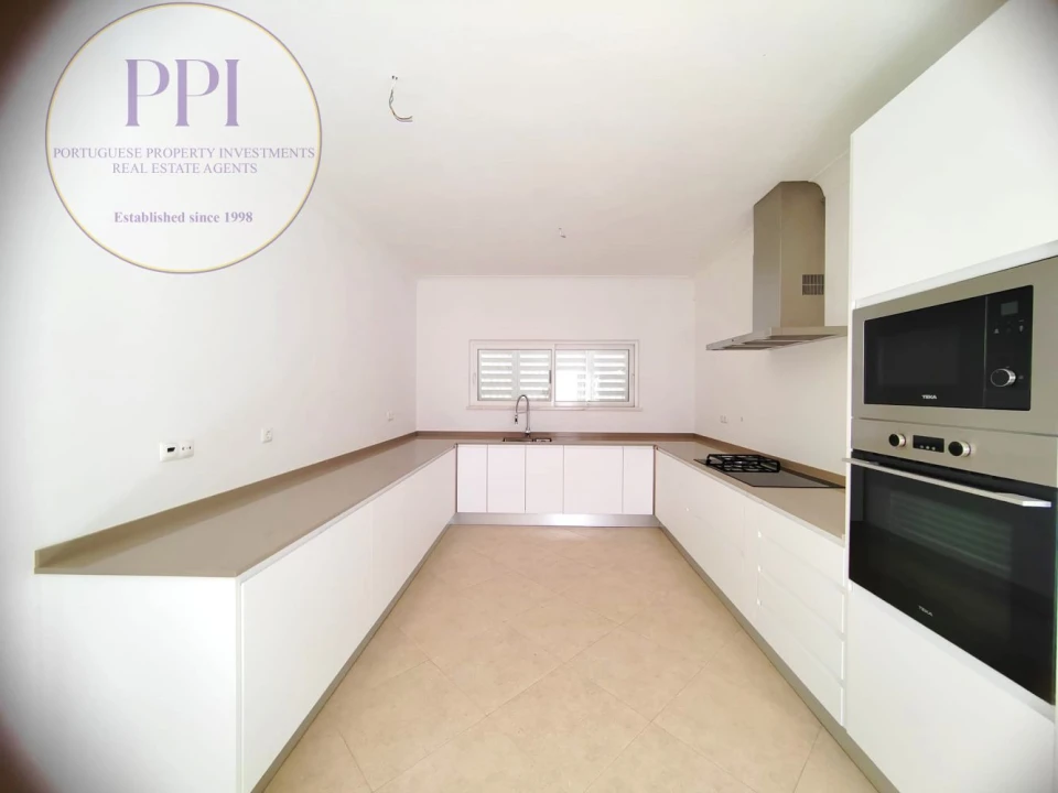 Moradia T4 para Venda em Budens Foto 6