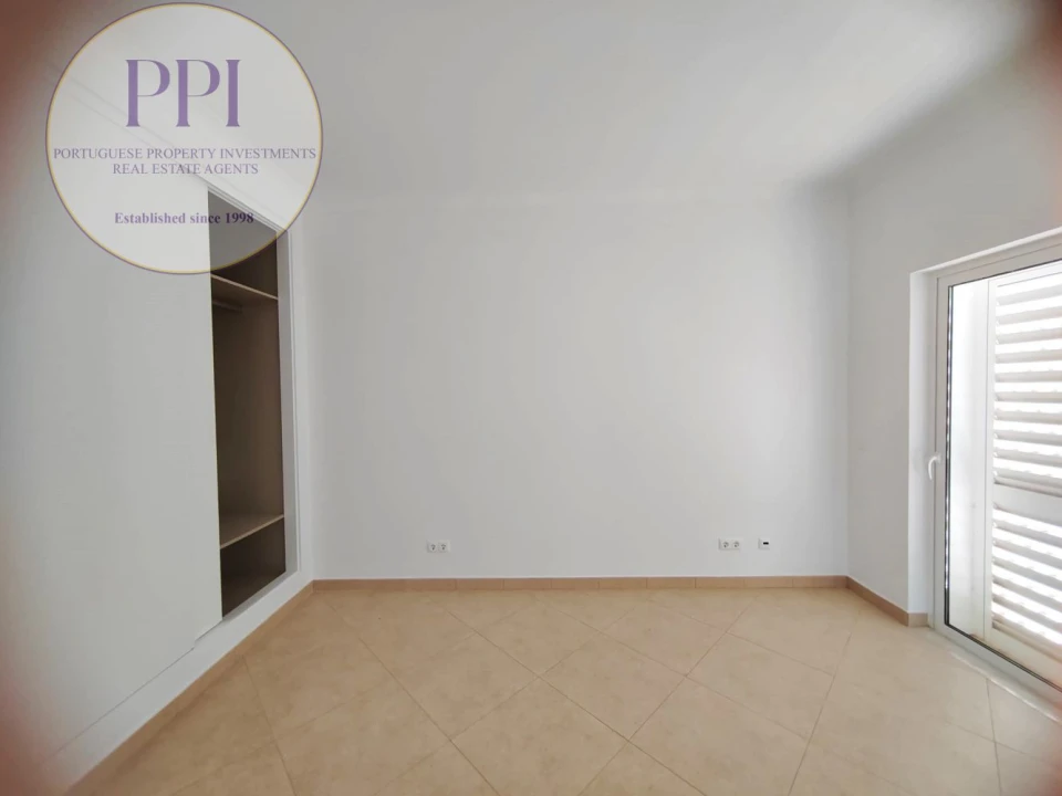 Moradia T4 para Venda em Budens Foto 18