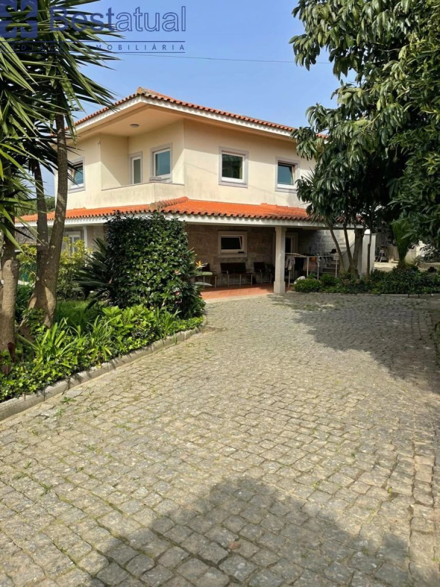 Moradia T4 para Venda em Antas e Abade de Vermoim Foto 1