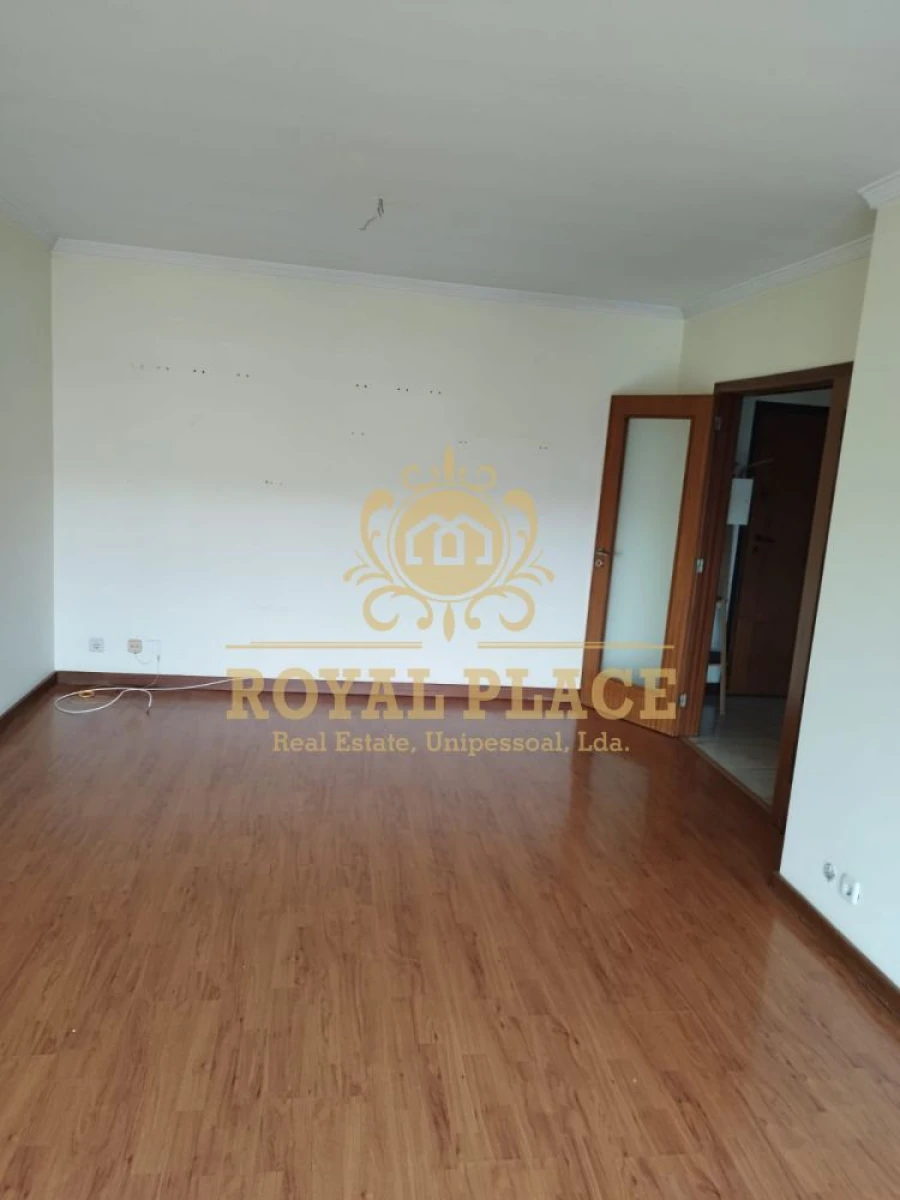 Apartamento T2 para Venda em Paços de Brandão Foto 1