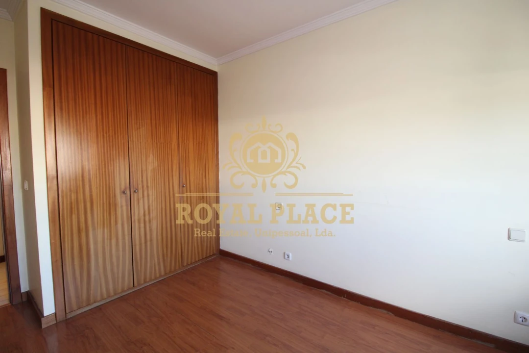 Apartamento T2 para Venda em Paços de Brandão Foto 17