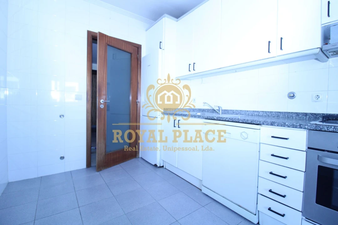 Apartamento T2 para Venda em Paços de Brandão Foto 3