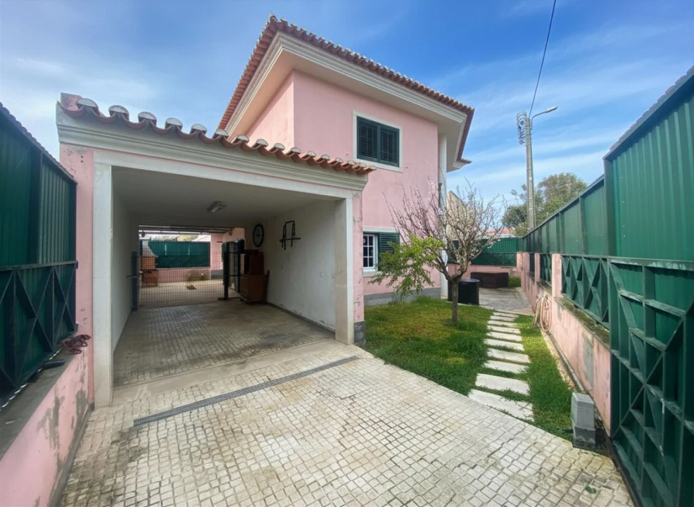 Moradia T4 para Venda em Alcabideche Foto 1