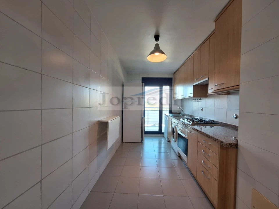 Apartamento T2 para Arrendamento em Campolide Foto 6