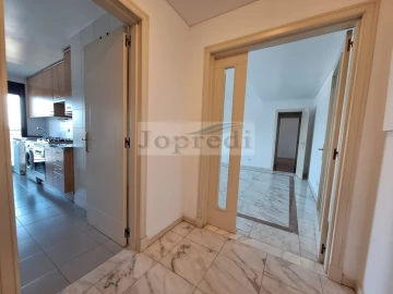 Apartamento T2 para Arrendamento em Campolide