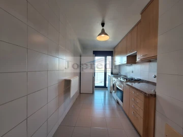 Apartamento T2 para Arrendamento em Campolide