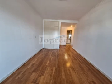 Apartamento T2 para Arrendamento em Campolide