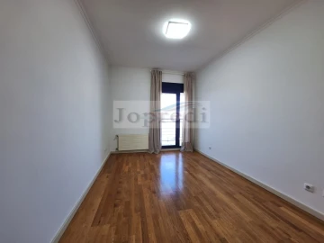 Apartamento T2 para Arrendamento em Campolide