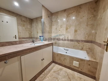 Apartamento T2 para Arrendamento em Campolide
