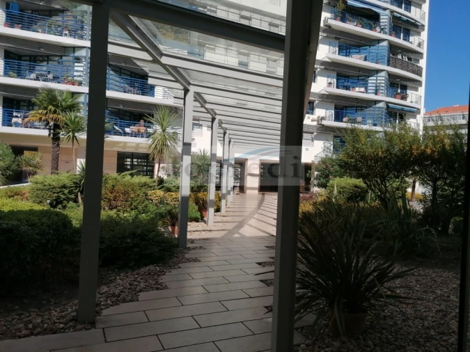 Apartamento T2 para Arrendamento em Campolide Foto 13