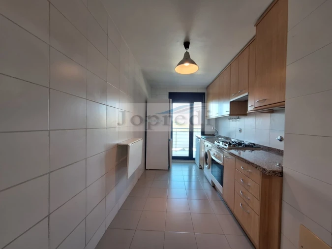 Apartamento T2 para Arrendamento em Campolide Foto 6