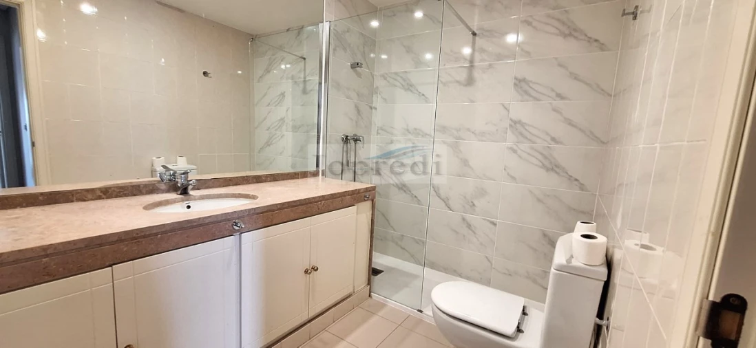 Apartamento T2 para Arrendamento em Campolide Foto 11
