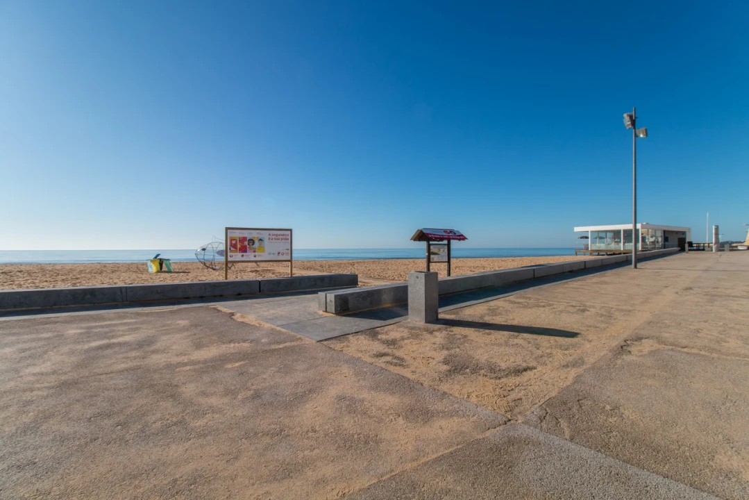 Apartamento T2 para Venda em Armação de Pera Foto 38