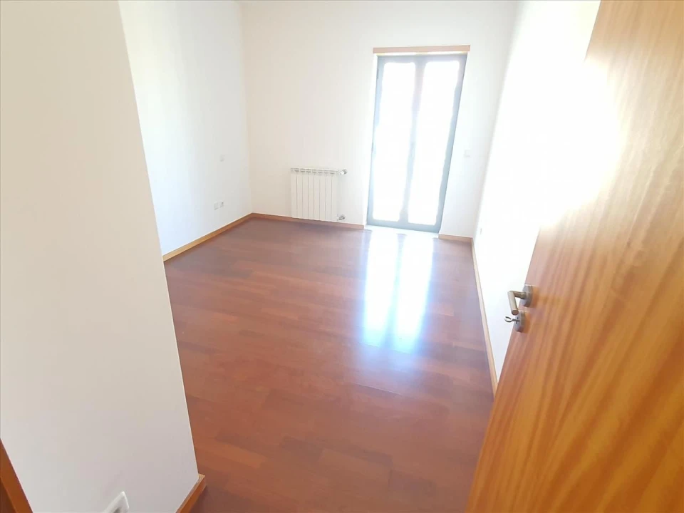 Apartamento T4 para Venda em Oliveira do Douro Foto 16