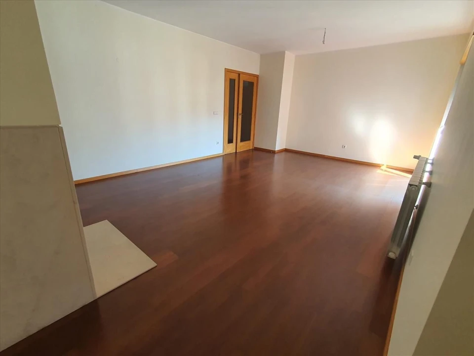 Apartamento T4 para Venda em Oliveira do Douro Foto 4